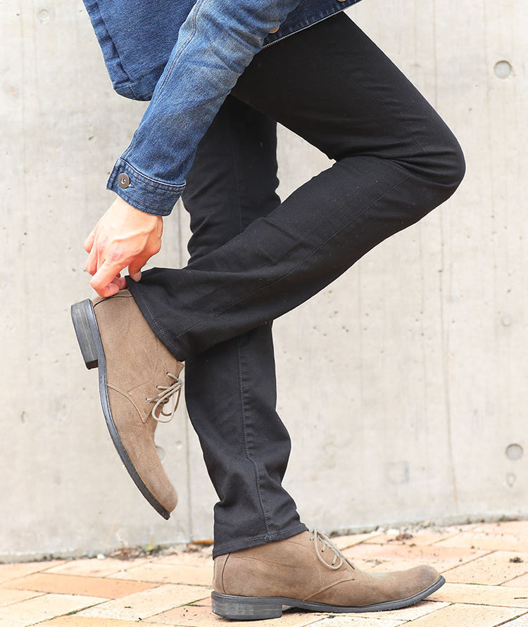 メンズにおすすめのベージュスエードチャッカブーツ