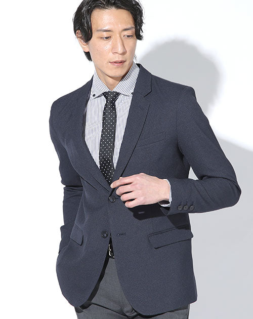 メンズにおすすめのビジネス対応の防シワジャケット ネイビー