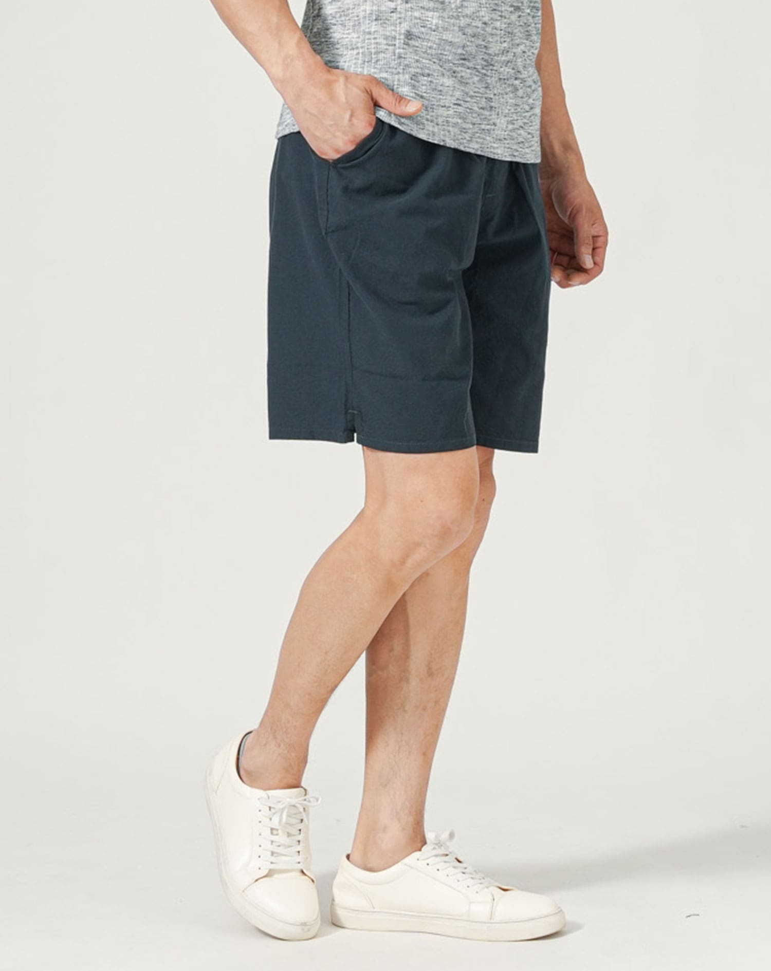 ネイビー　H183cmW63kg 着用サイズ:Ｌ