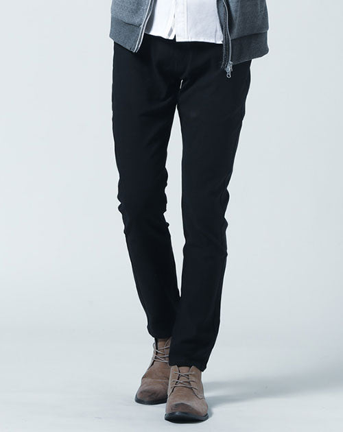 サマージャケットに合わせたい細身のチノパン