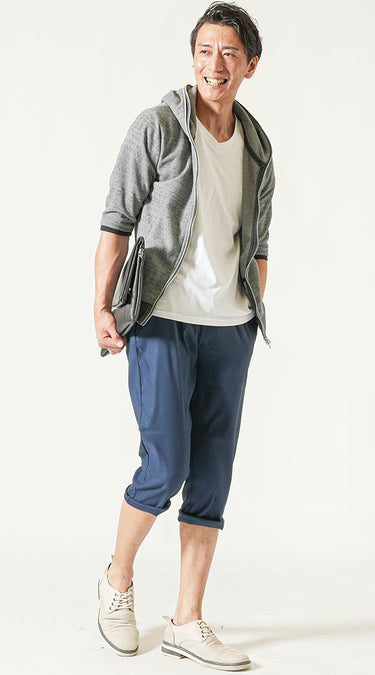 おしゃれなネイビークロップドパンツコーデ例