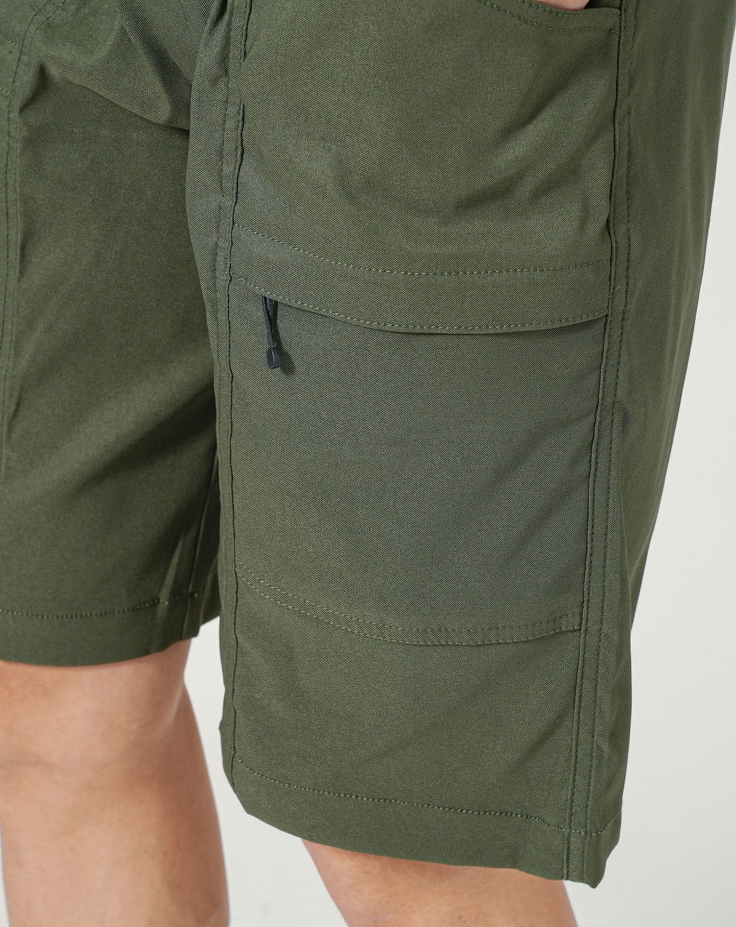 カーキ　H183cmW63kg 着用サイズ:Ｌ