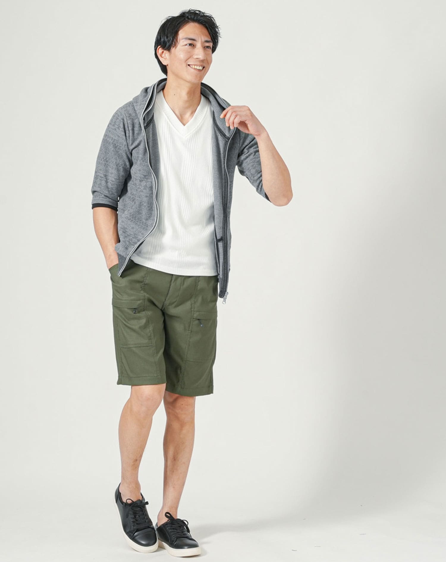 カーキ　H183cmW63kg 着用サイズ:Ｌ