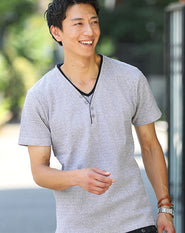 フェイクレイヤードデザインワッフル素材ヘンリーVネック半袖Tシャツ