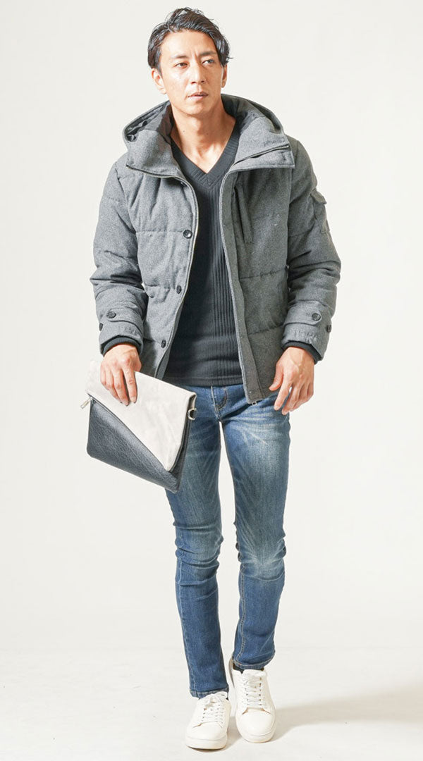 メンズにおすすめの冬コーデに使える白スニーカーとダウンジャケットの組み合わせ