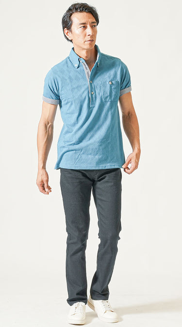 黒チノパンとポロシャツのおしゃれな夏コーデ例