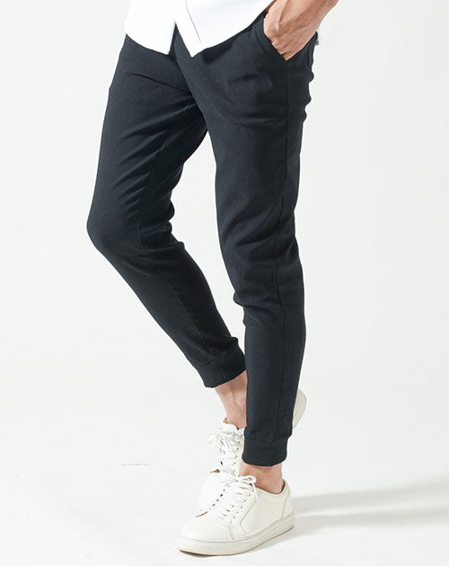 50代ちょいワルファッションにおすすめの細身のジョガーパンツ