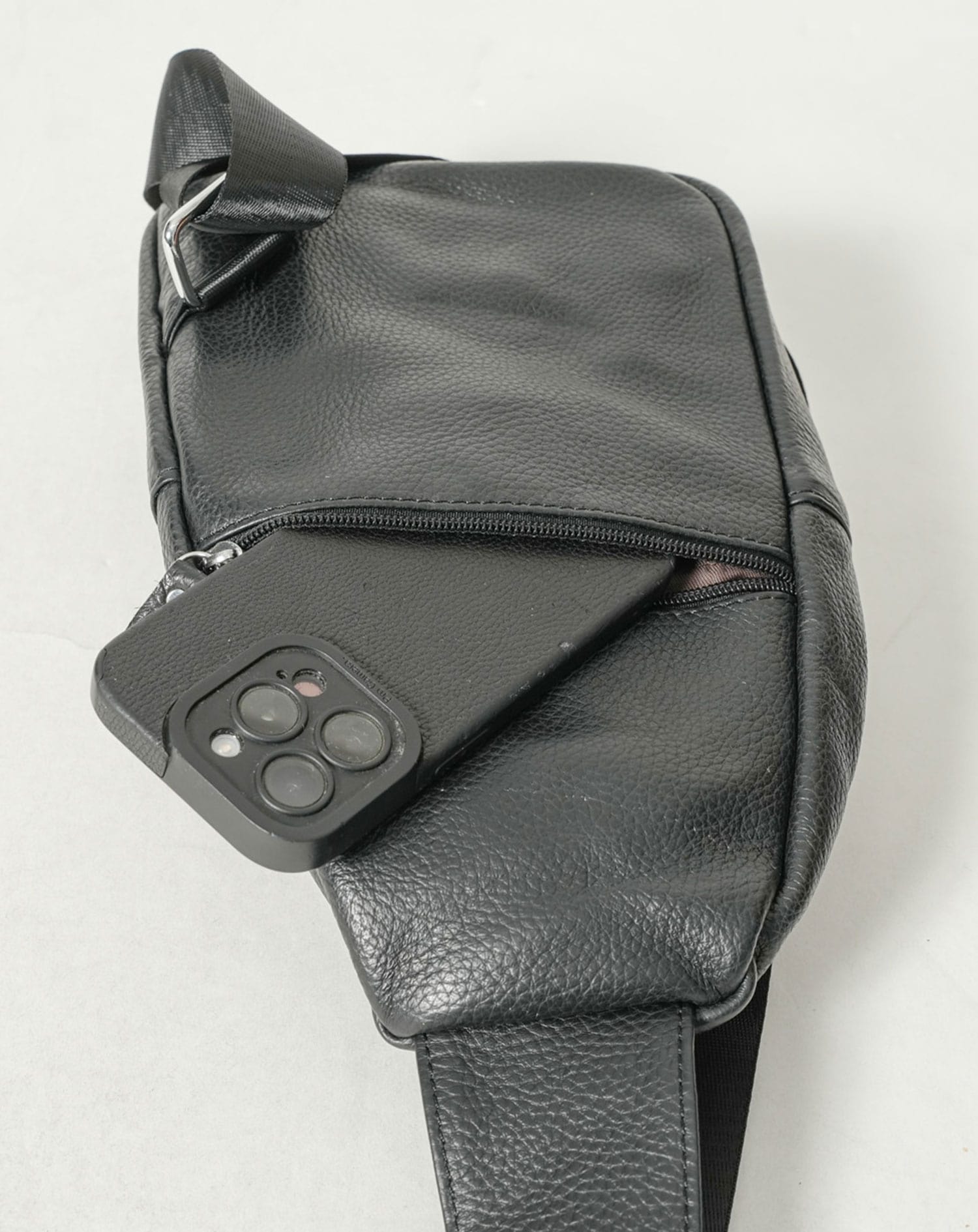 本革レザー縦型ボディバッグ ボディバッグ メンズ おしゃれ 人気