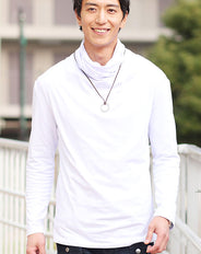 変形タートルネック長袖Tシャツ