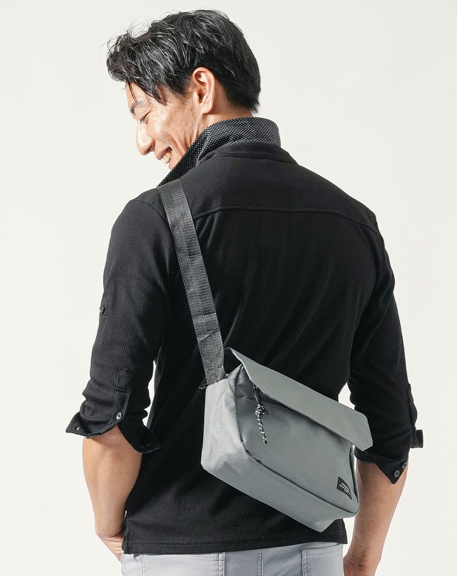 撥水加工カラビナ付きミニショルダーバッグ ショルダーバッグ メンズ