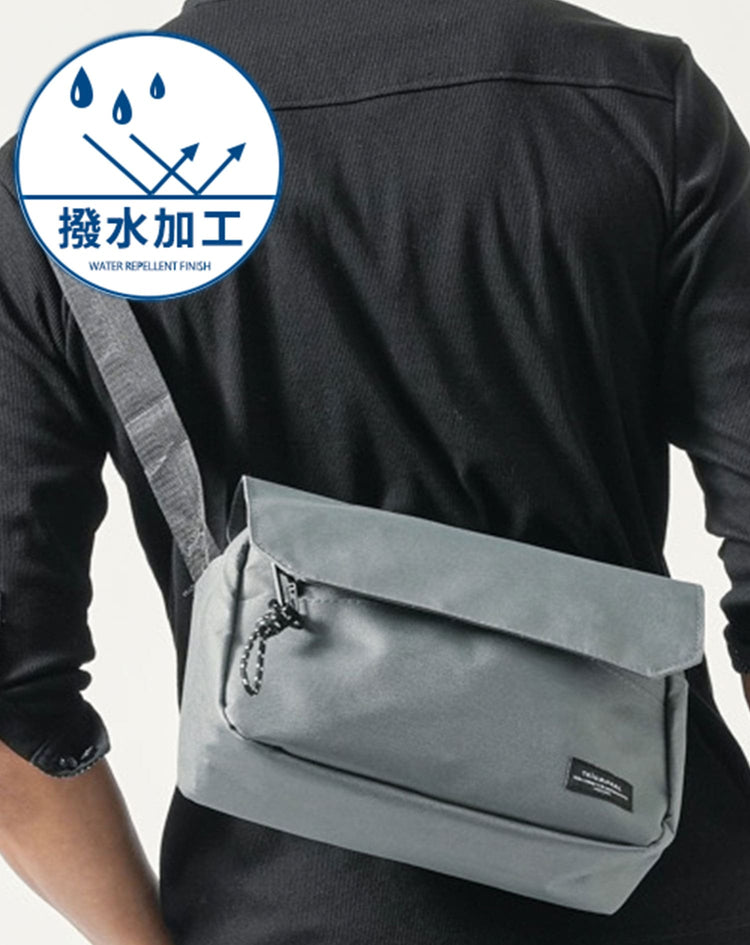 撥水加工カラビナ付きミニショルダーバッグ