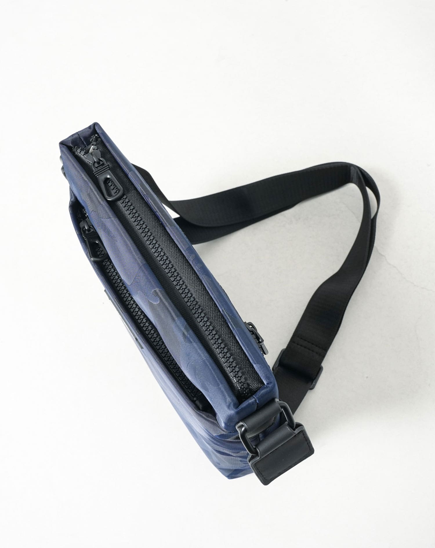 カモフラージュ柄ショルダーバッグ Dsquared2 /ディースクエアード2】 カモフラージュ柄ショルダー