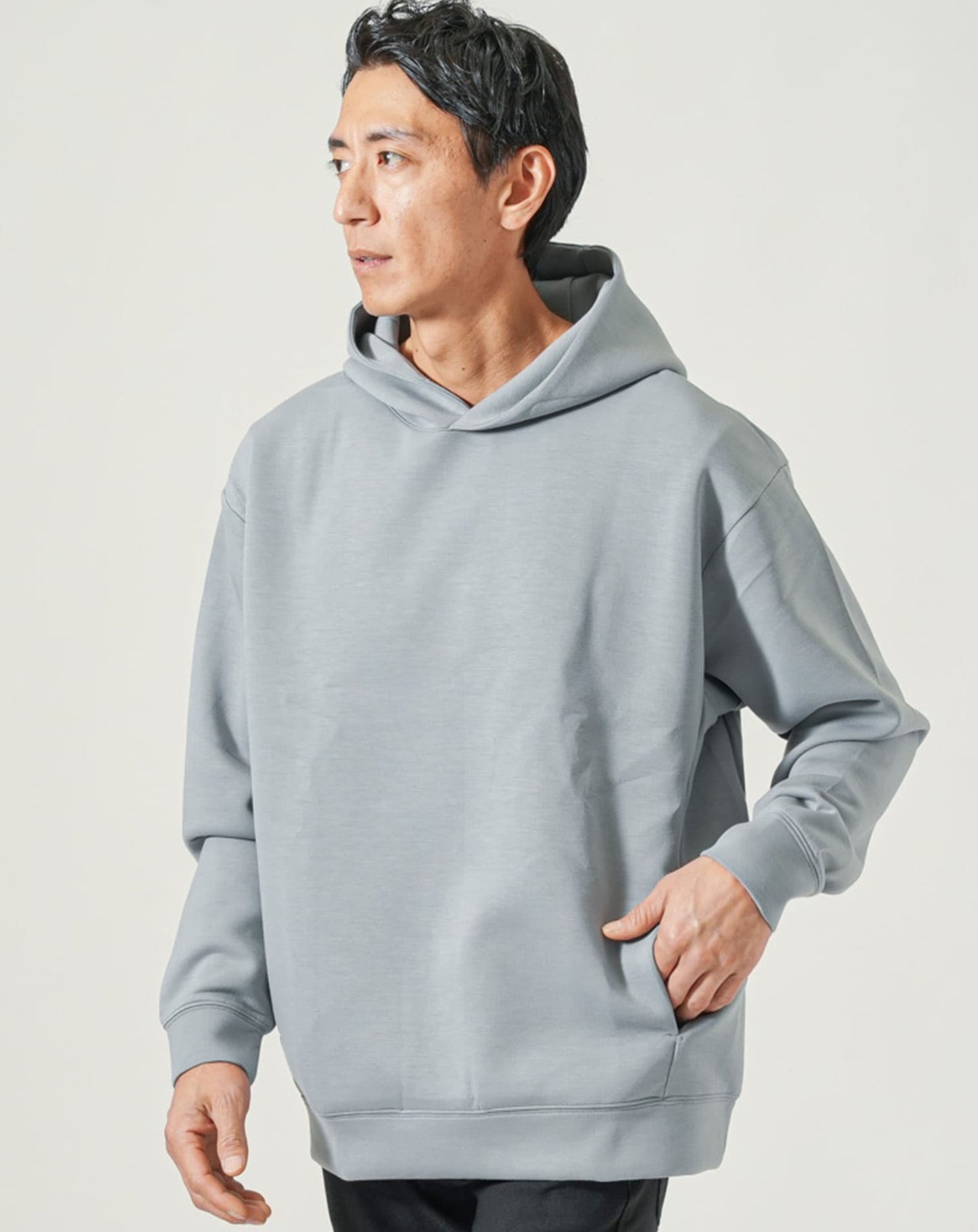 ゆったり長袖プルオーバーパーカー