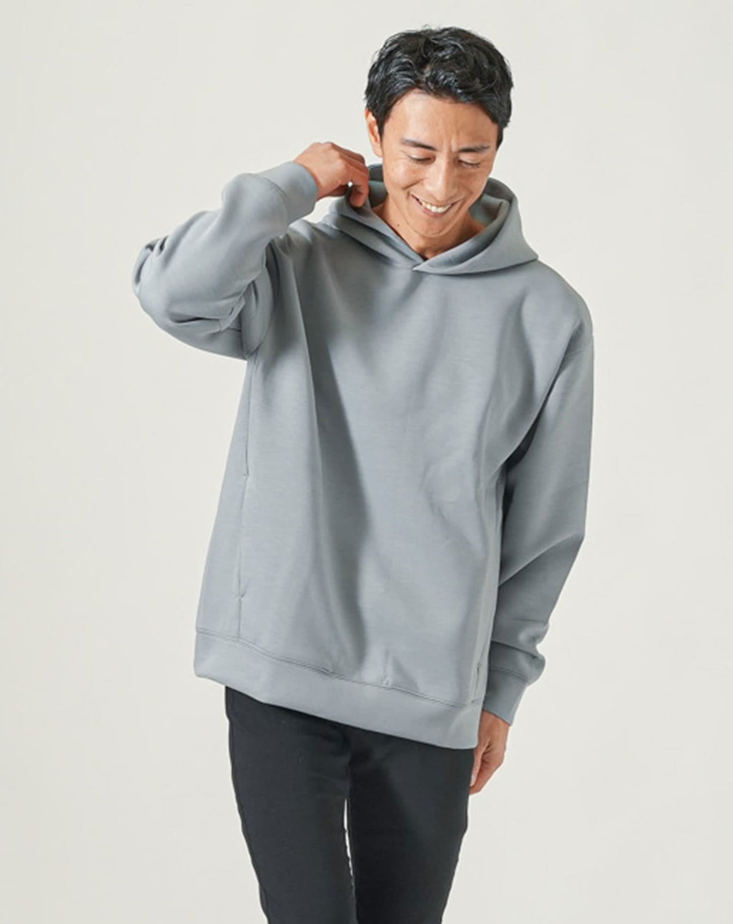 ゆったり長袖プルオーバーパーカー