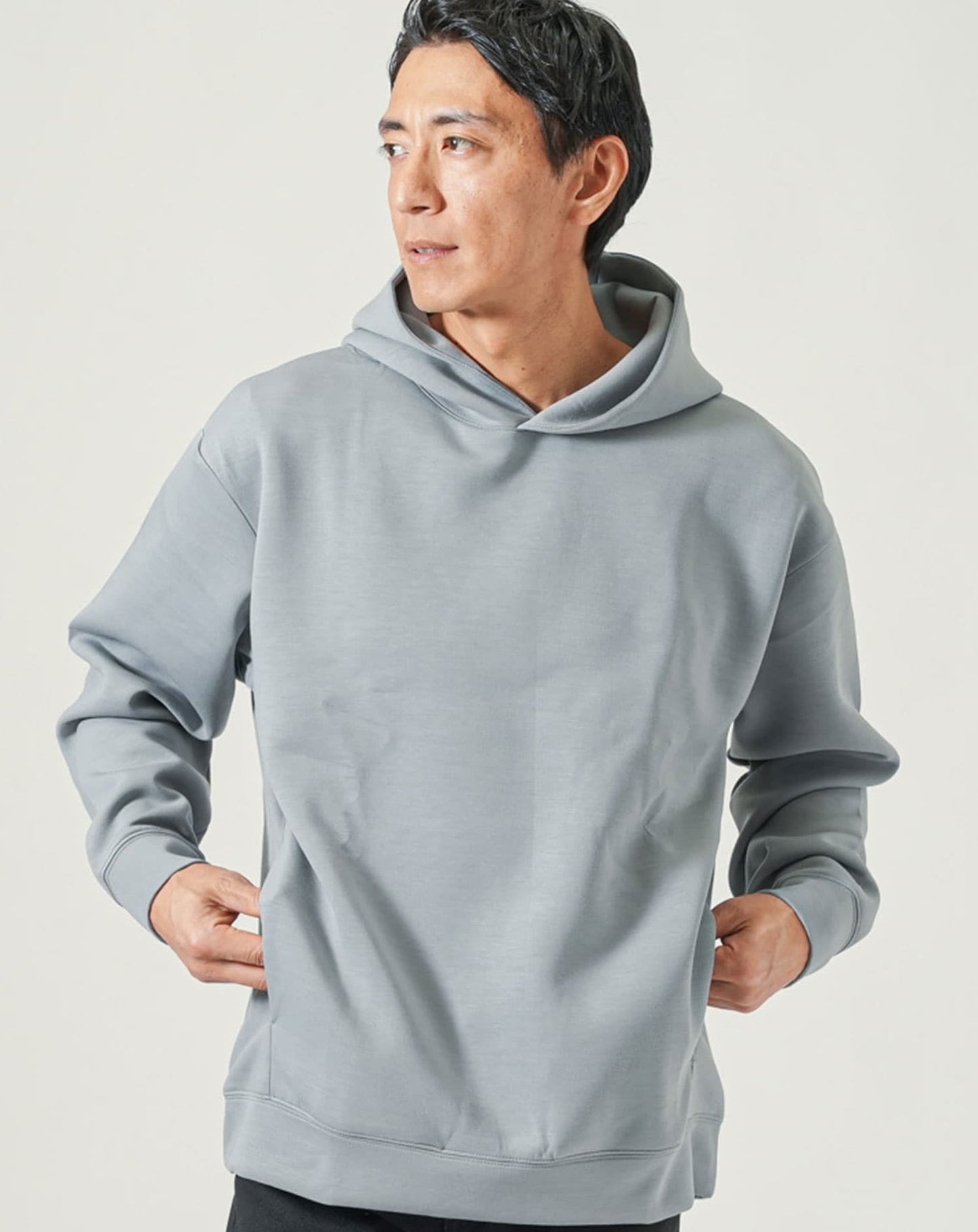 ゆったり長袖プルオーバーパーカー