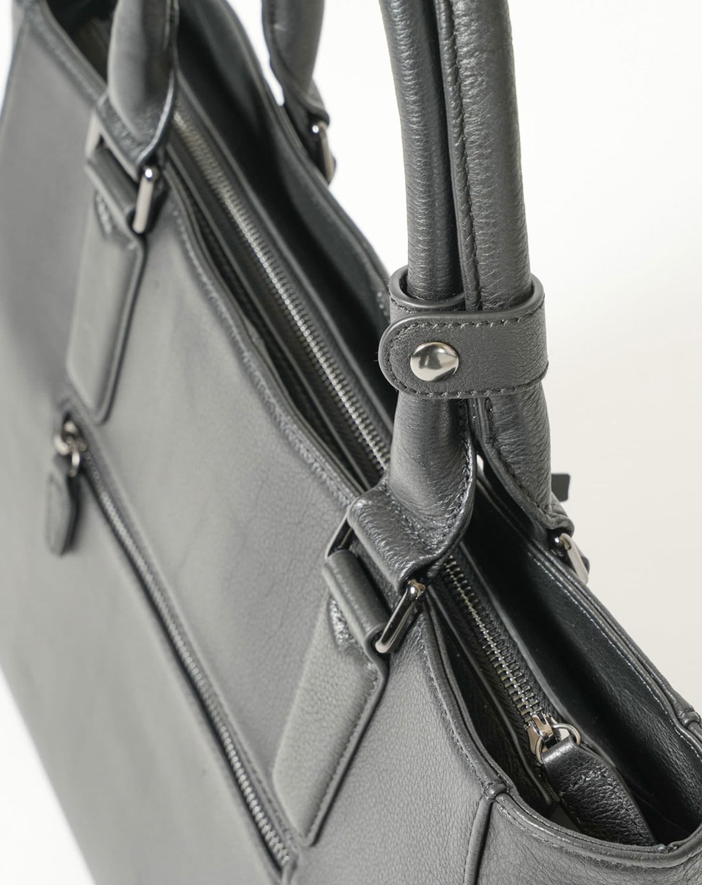 キャサリン ハムネット ロンドン(KATHARINE HAMNETT LONDON)シュリンクタイプレザーファスナー付きトートバッグ