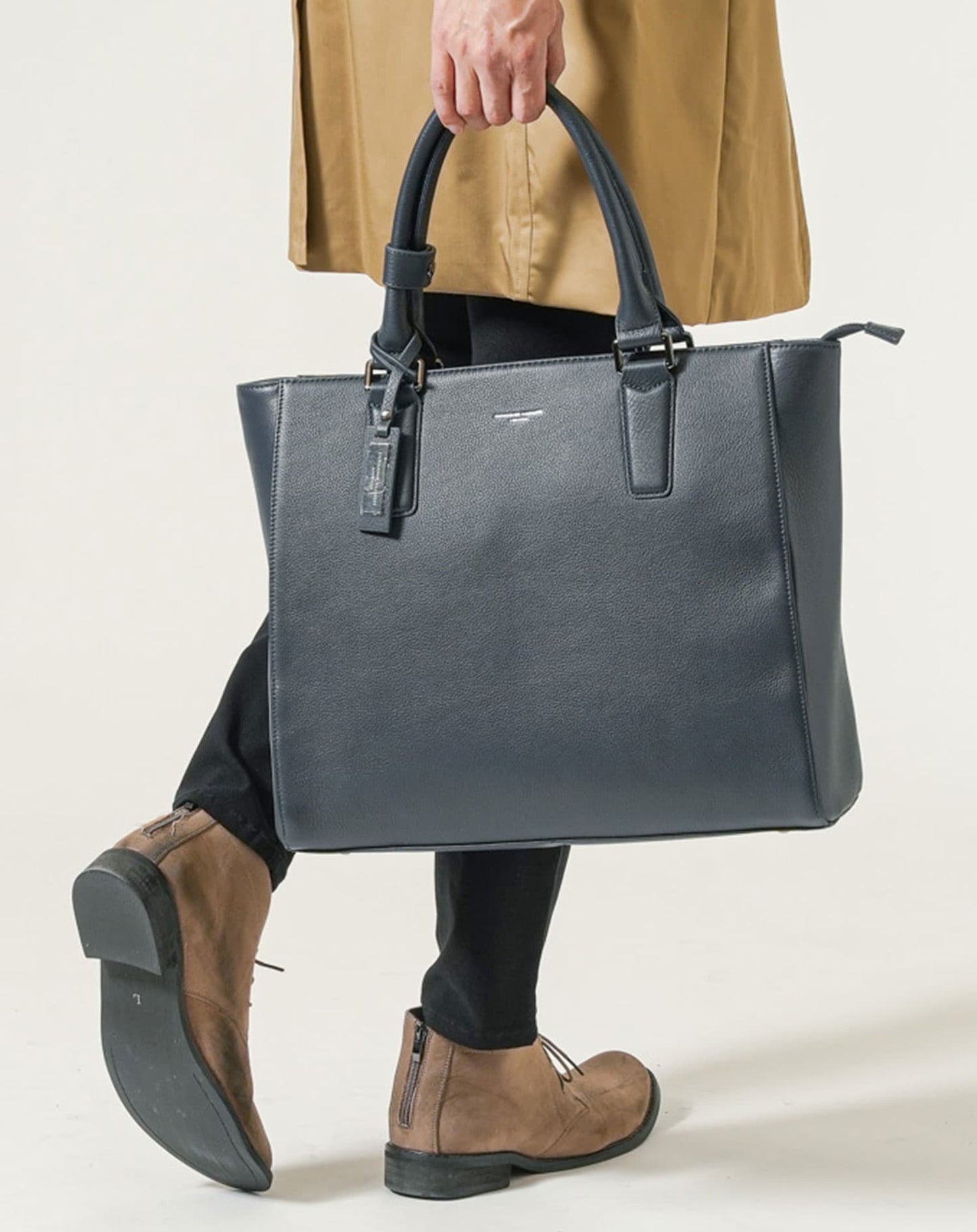 キャサリン ハムネット ロンドン(KATHARINE HAMNETT LONDON)シュリンクタイプレザーファスナー付きトートバッグ