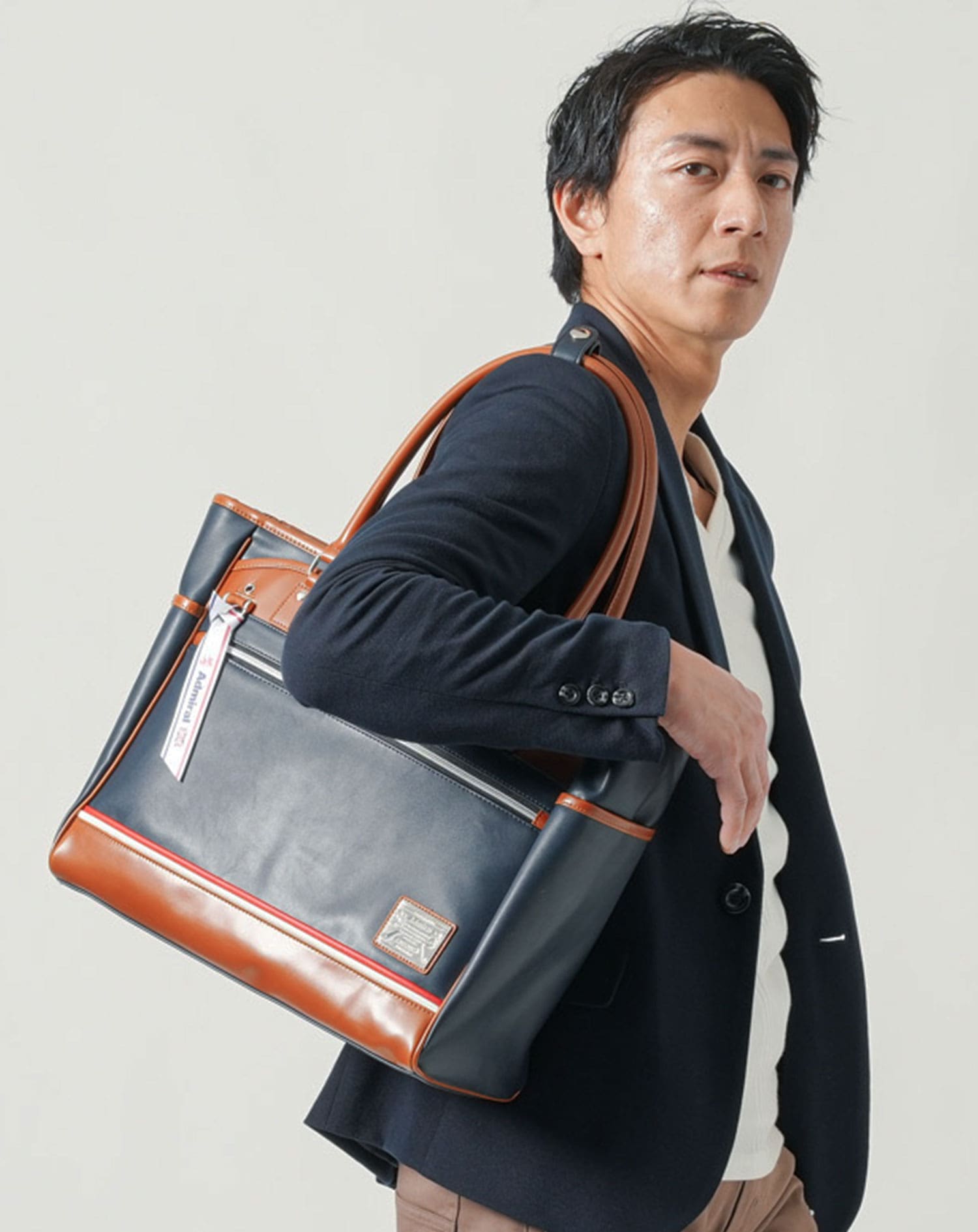 ビジネスカジュアル向け PUレザーデザインファスナー付きトート