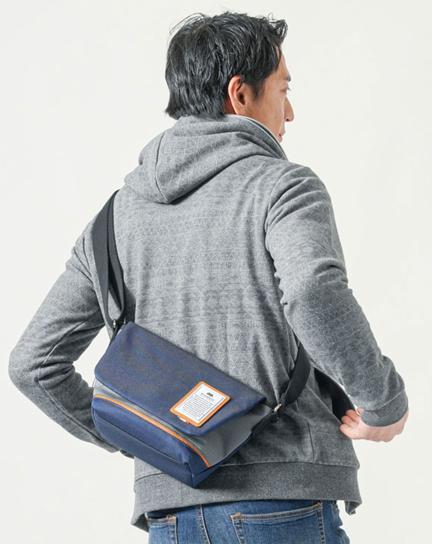 美品✨ クルーツ　キャンバス　メッセンジャーバッグ　ハンティングバッグ　ネイビー 美品✨ クルーツ キャンバス メッセンジャーバッグ ハンティングバッグ