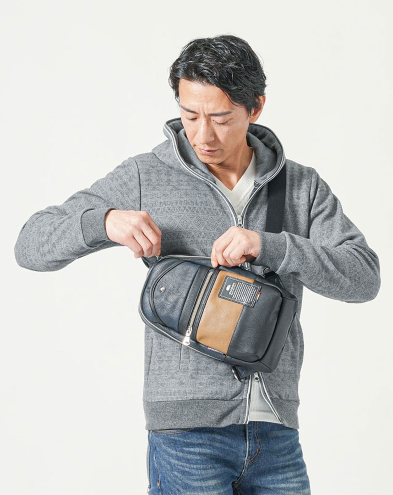 PUレザー縦型ボディバッグ ボディバッグ メンズ おしゃれ 人気