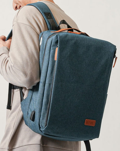 軽量設計USBポート付き2層式スクエアリュック