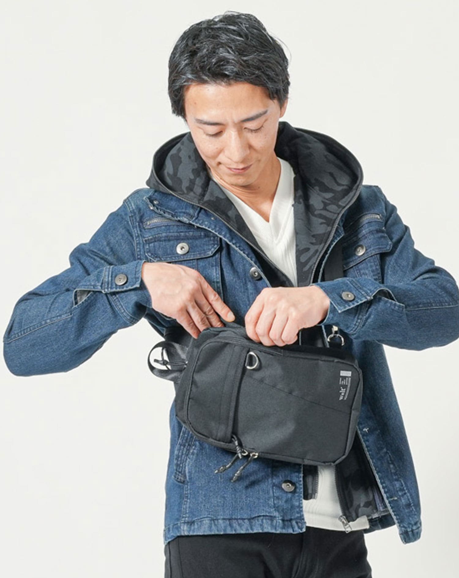 撥水加工USBポート付きボディバッグ ボディバッグ メンズ おしゃれ