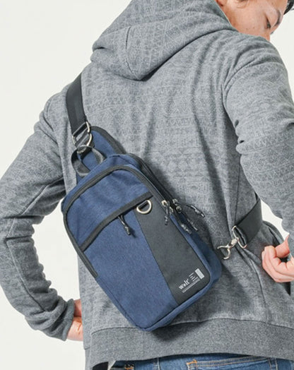 撥水加工USBポート付きボディバッグ