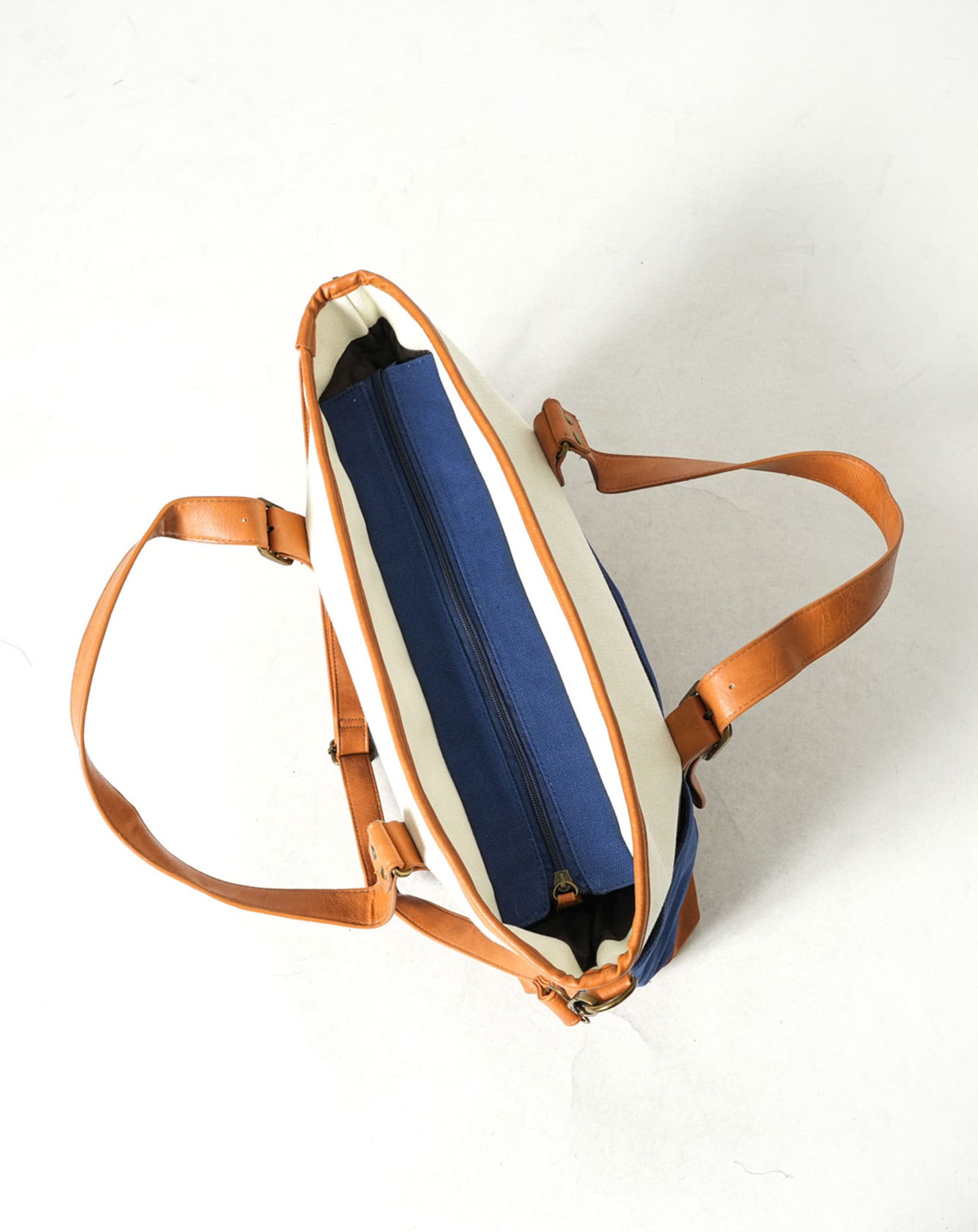 PUレザー×キャンバス切り替えファスナー付きショルダートート