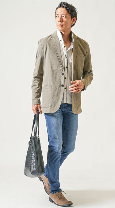 アウター+白シャツ×デニムコーデ