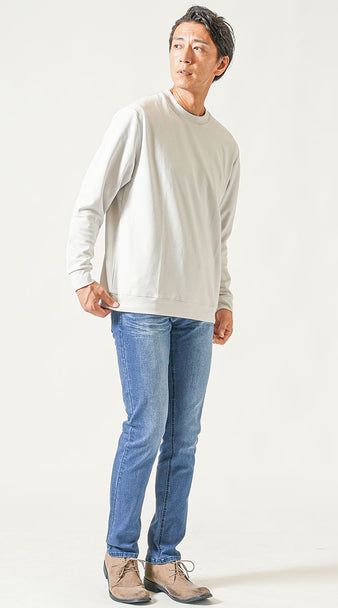 30代メンズの秋におすすめのライトグレースウェット×デニムコーデ