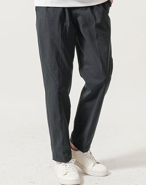メンズの夏秋コーデにおすすめのスラックスイージーパンツ