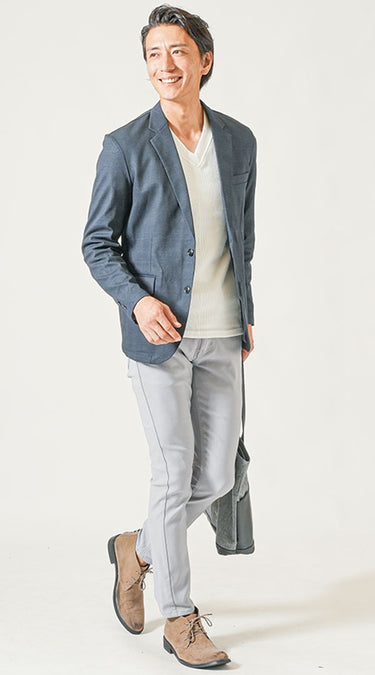 スマートカジュアル・Tシャツと合わせたネイビージャケットコーデ例