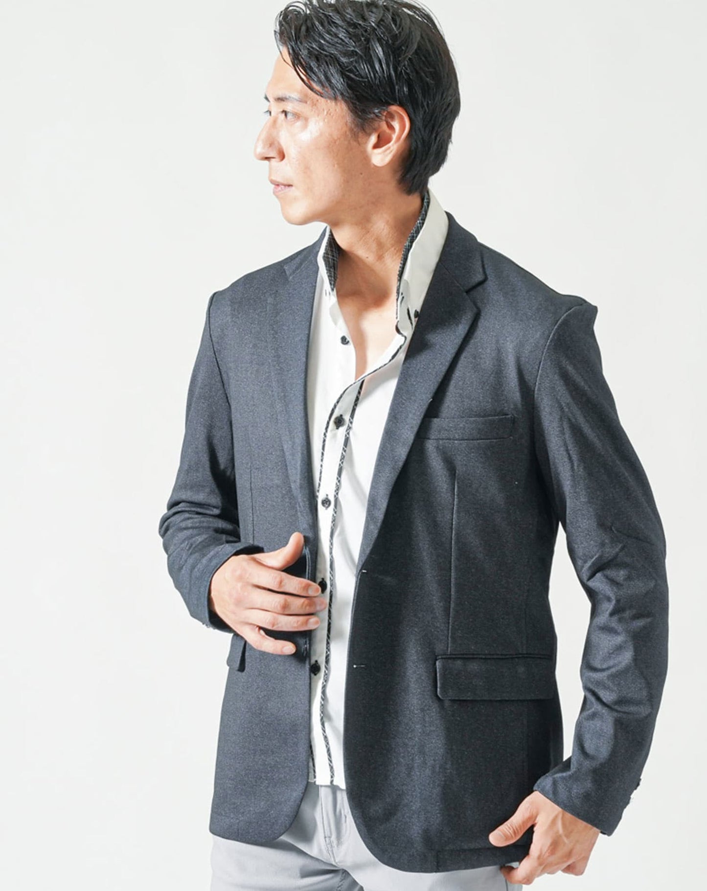 なめらか素材スリム見え長袖テーラードジャケット