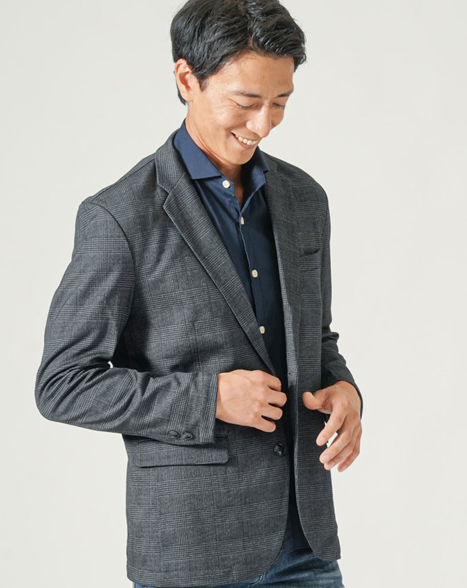 なめらか素材スリム見え長袖テーラードジャケット