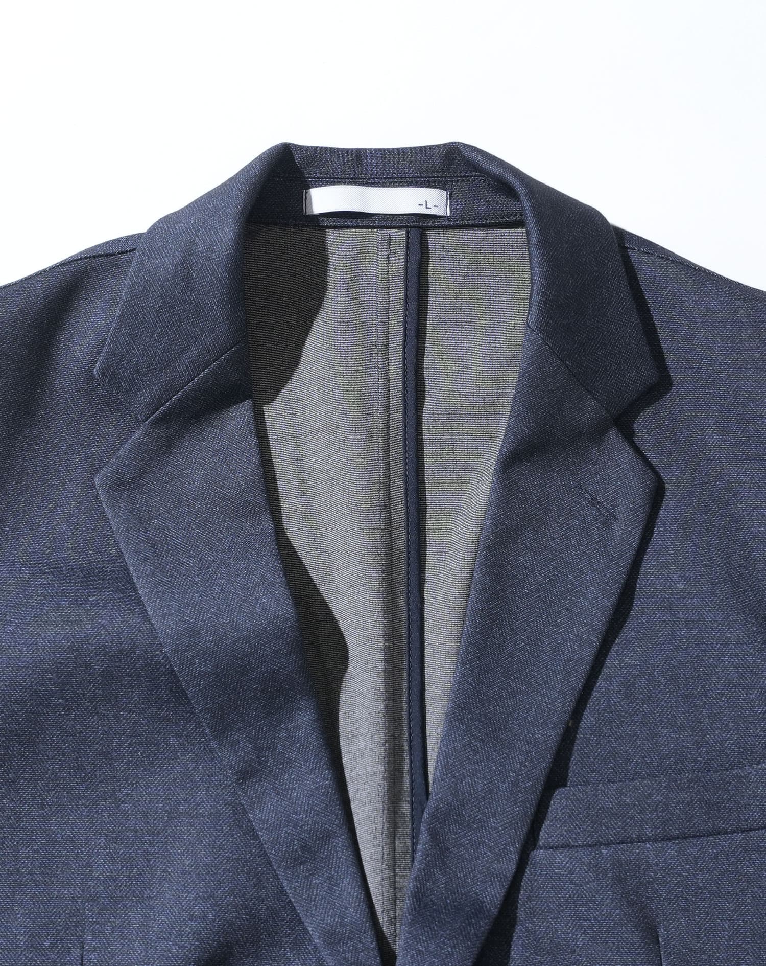 なめらか素材スリム見え長袖テーラードジャケット