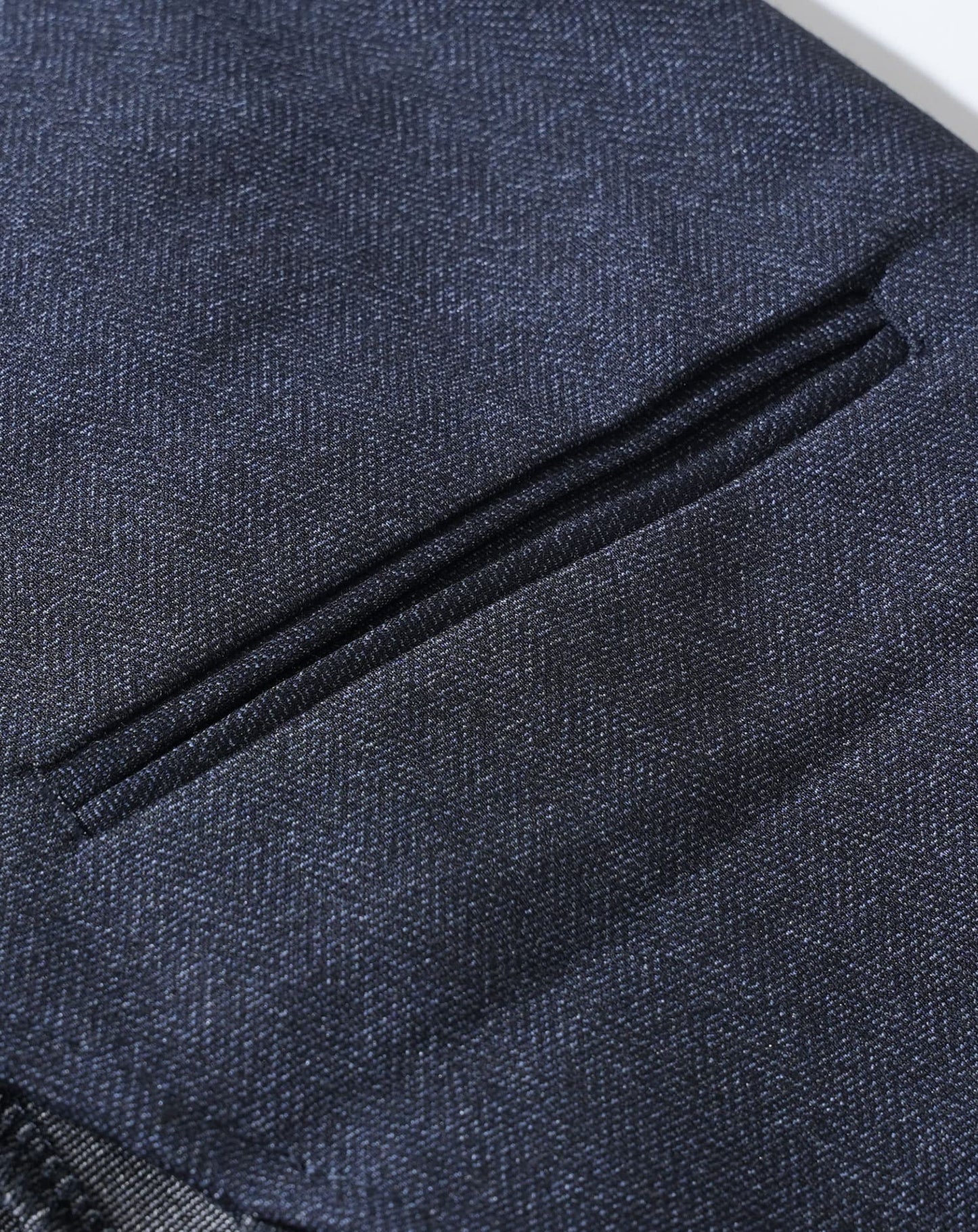 なめらか素材スリム見え長袖テーラードジャケット