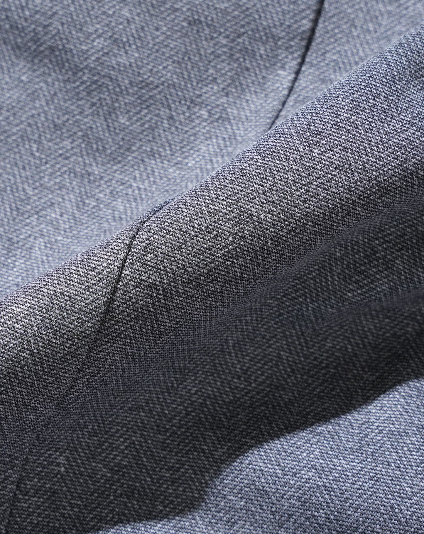 なめらか素材スリム見え長袖テーラードジャケット