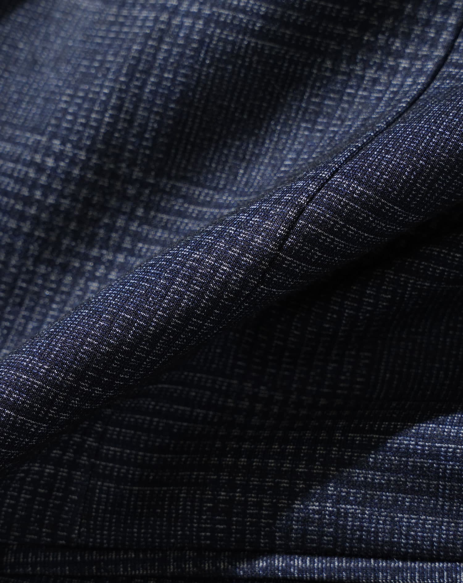 なめらか素材スリム見え長袖テーラードジャケット