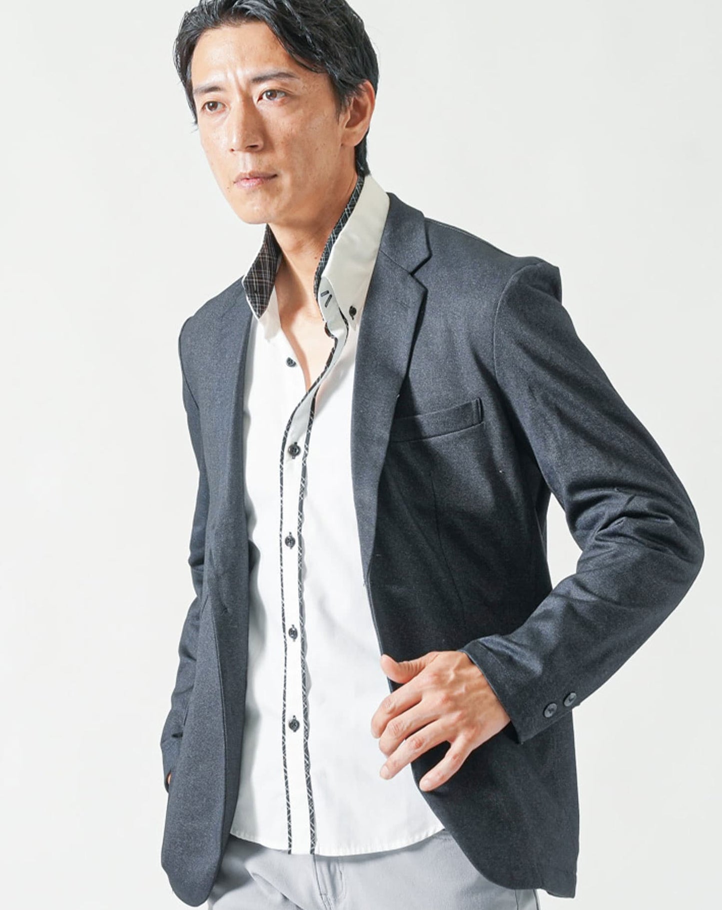 なめらか素材スリム見え長袖テーラードジャケット