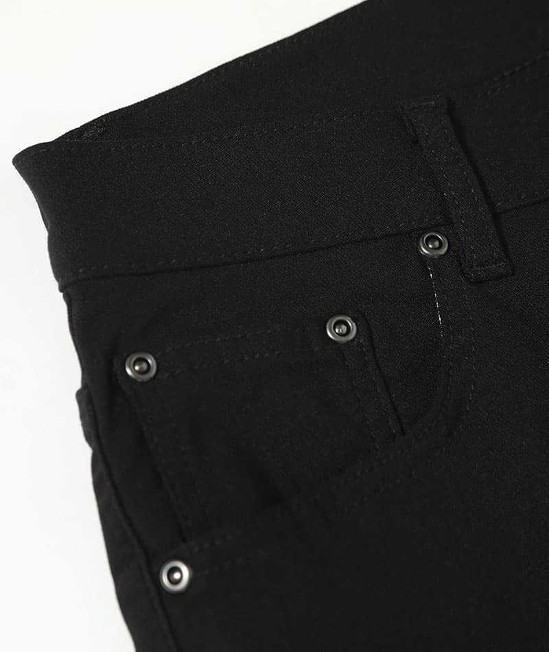 色褪せしにくく動きやすいストレッチ素材スキニーチノパンツ