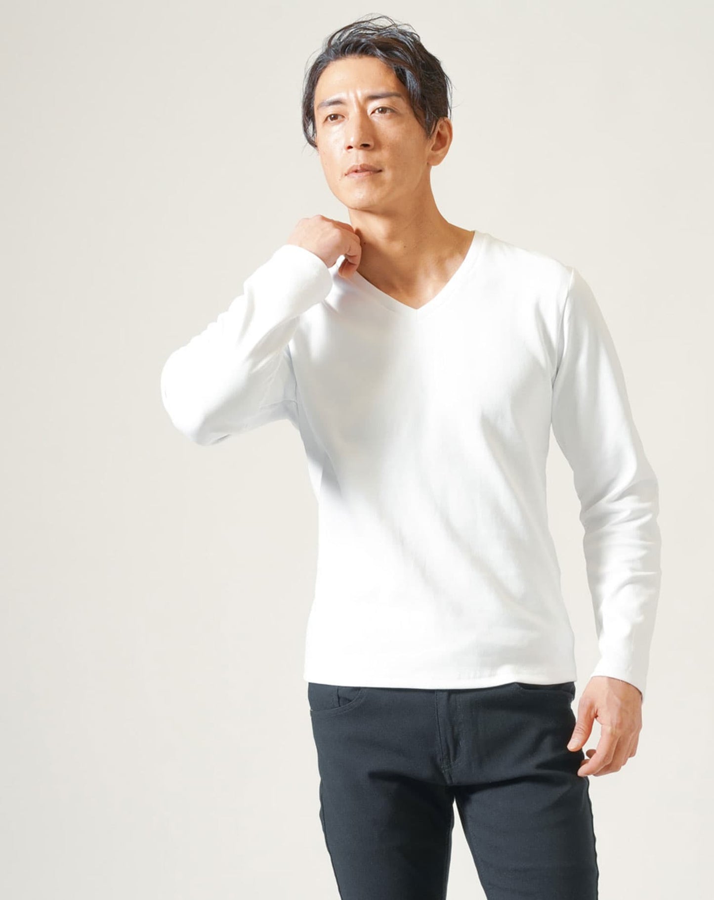 厚手生地スリムフィットストレッチ長袖VネックTシャツ
