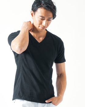 ダボつきにくく脚を長く見せるランダムテレコスリムフィットVネック半袖Tシャツ