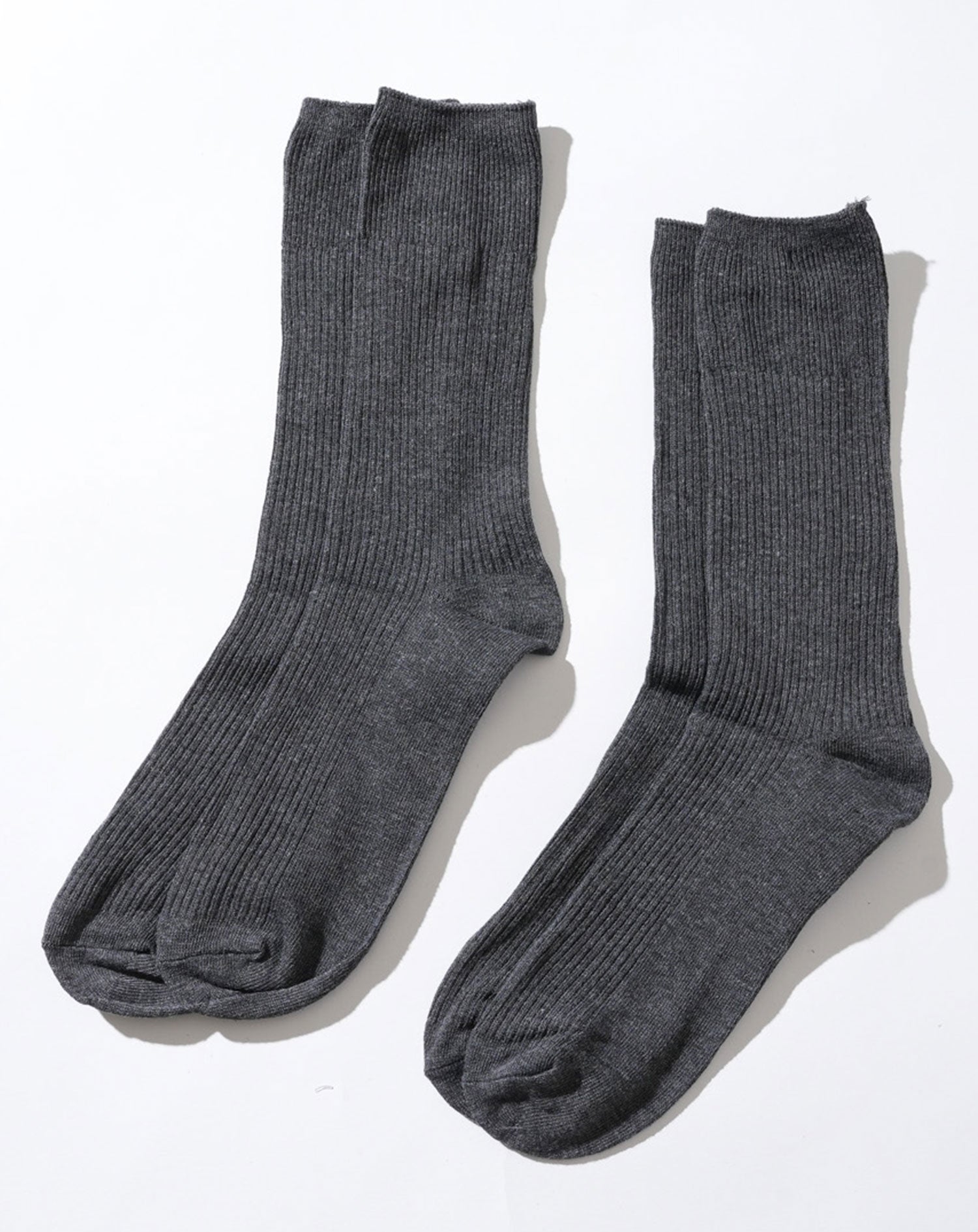 チャコールグレー