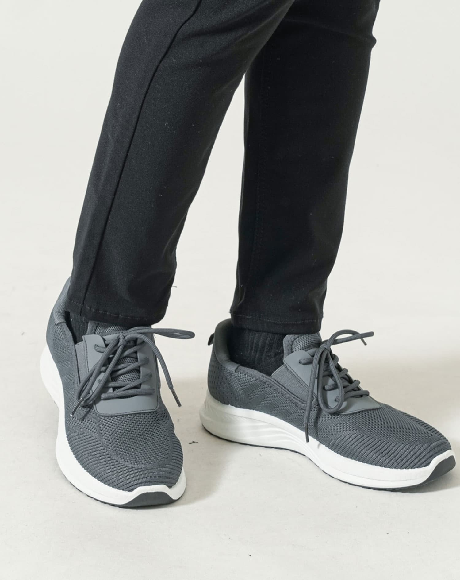 ハンズフリーレースアップスニーカー