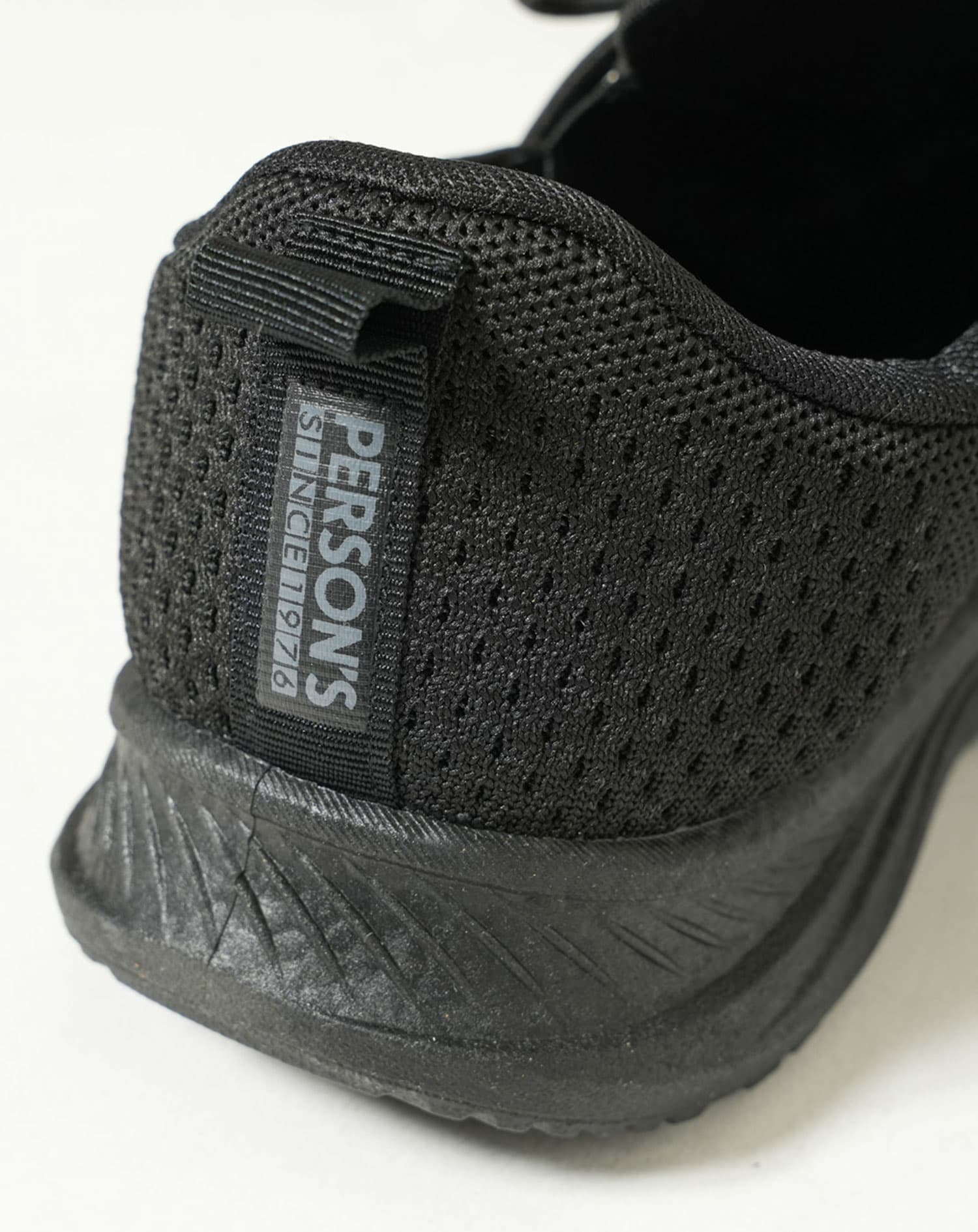 ハンズフリーレースアップスニーカー