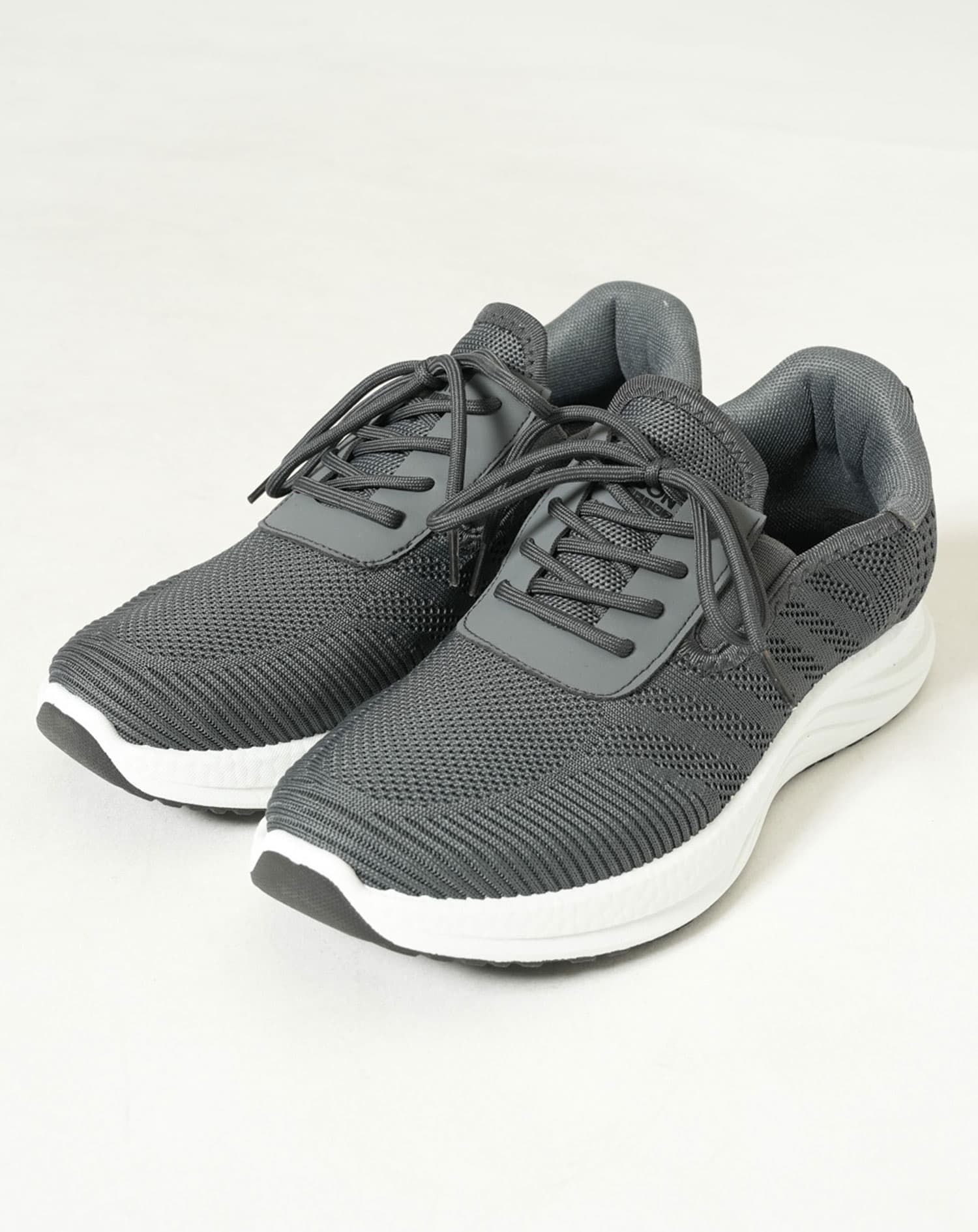 ハンズフリーレースアップスニーカー