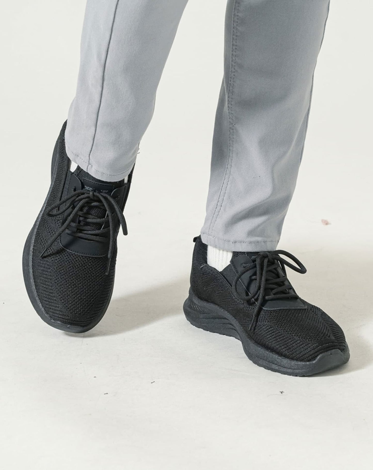 ハンズフリーレースアップスニーカー