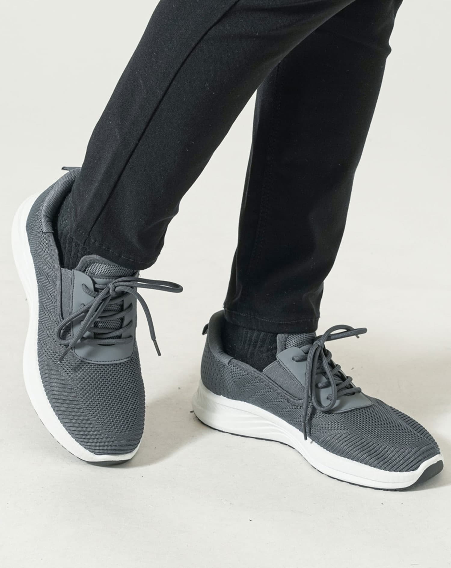 ハンズフリーレースアップスニーカー