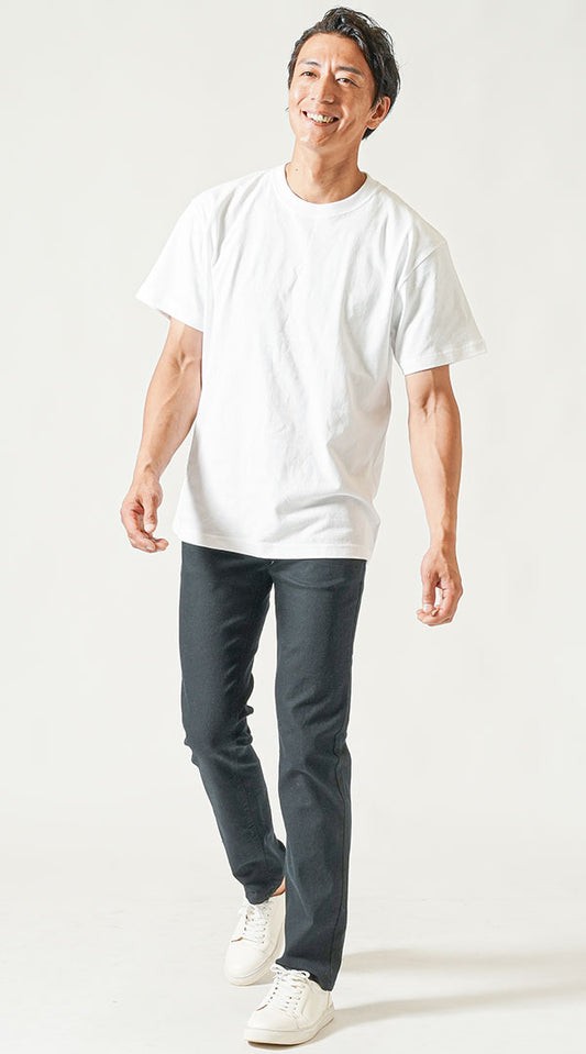 白半袖Tシャツ　黒テーパードパンツ　白スニーカー　snp_oa0501