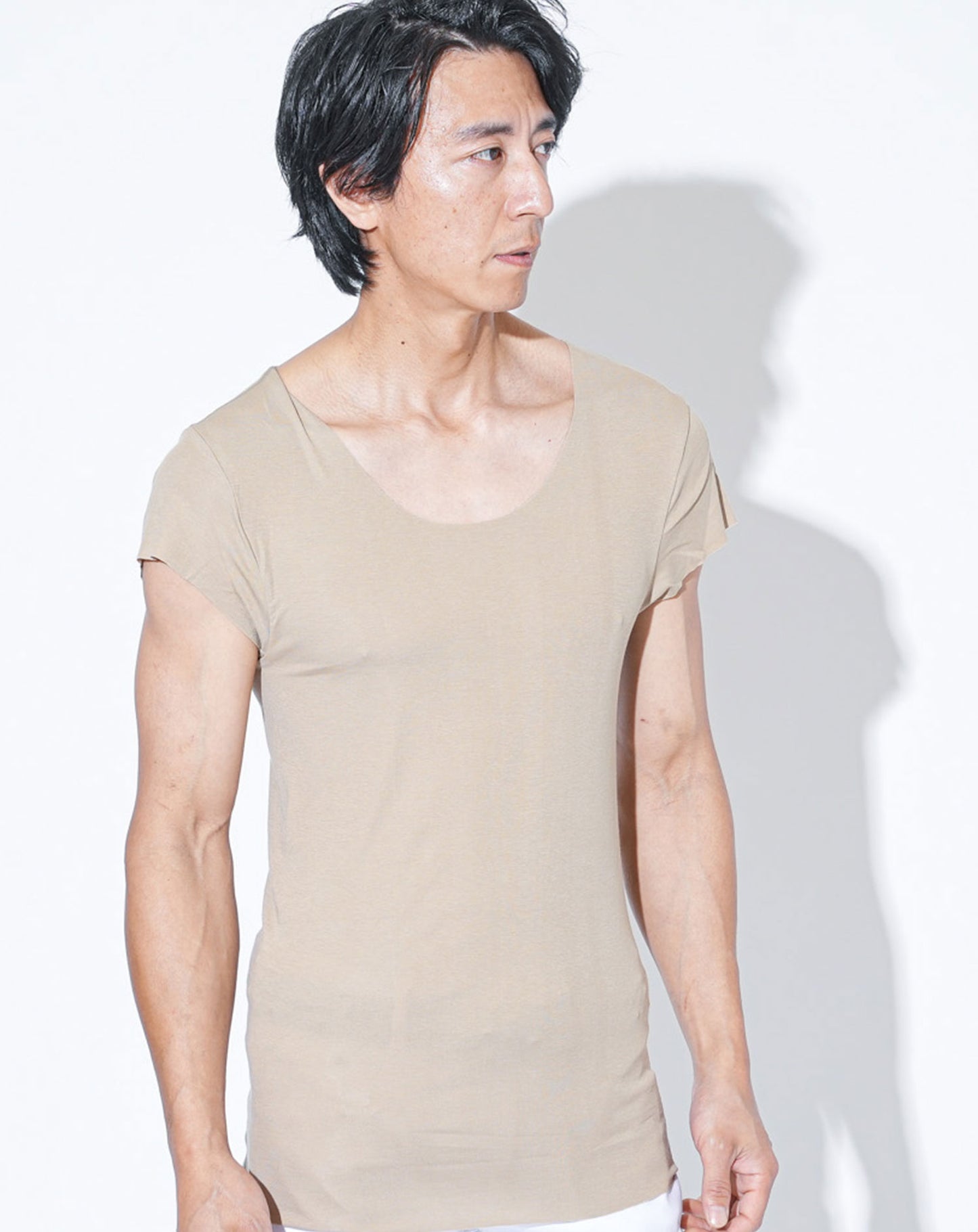 ベージュ(半袖) H183cmW63kg　着用サイズ:L